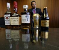 サントリー新浪社長｢今後3年は上場しない｣ 当面はビーム社のPMIに集中