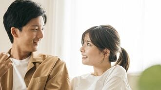 見つめ合う2人
