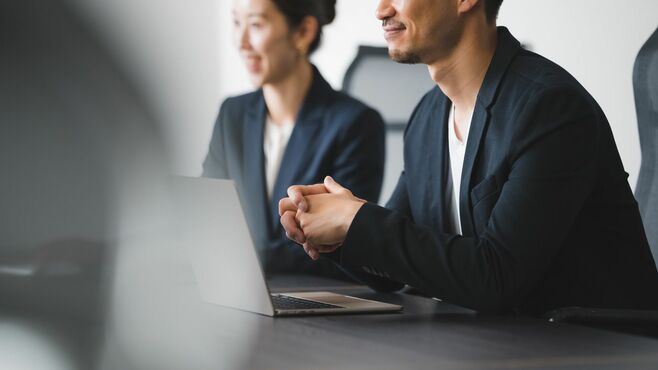 新卒で年収1500万円､非公開に広がる異例の求人