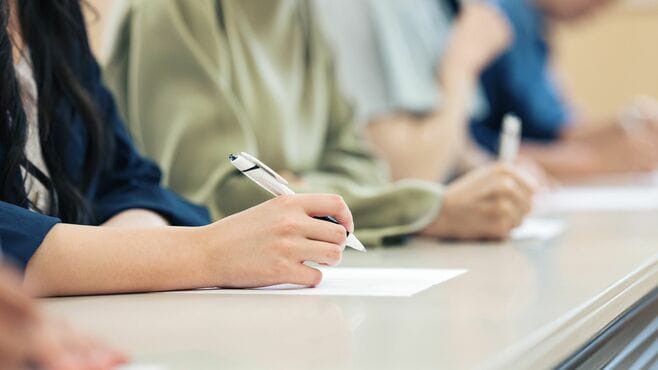 ｢一握りの勝者と大量の敗者｣韓国学歴社会の弊害