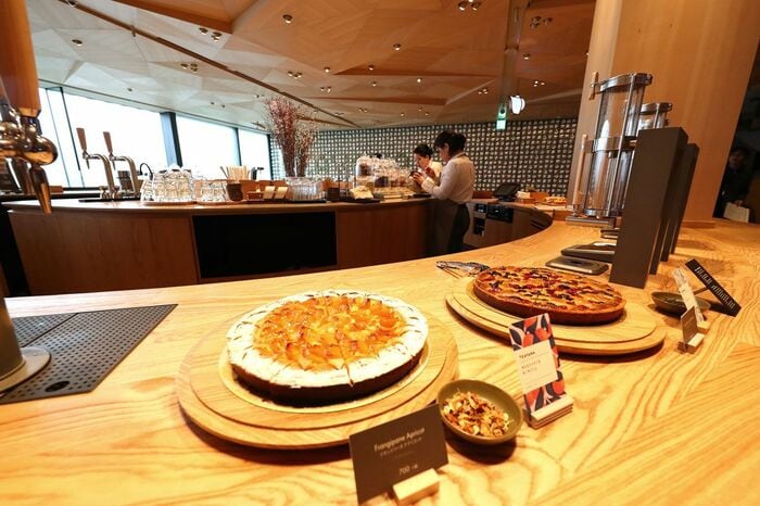 焼きたてのケーキも提供