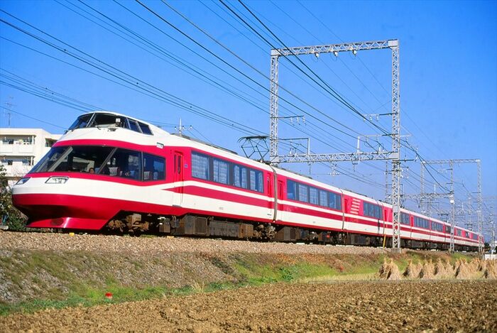 当初は喫茶コーナーのある3・9号車側面に