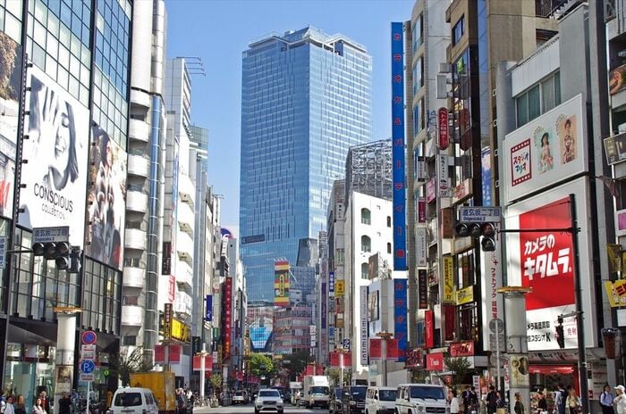 東急百貨店本店前から見たスクランブルスクエア東棟