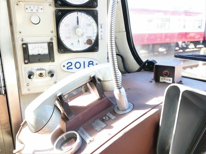 運転台左横の機器類