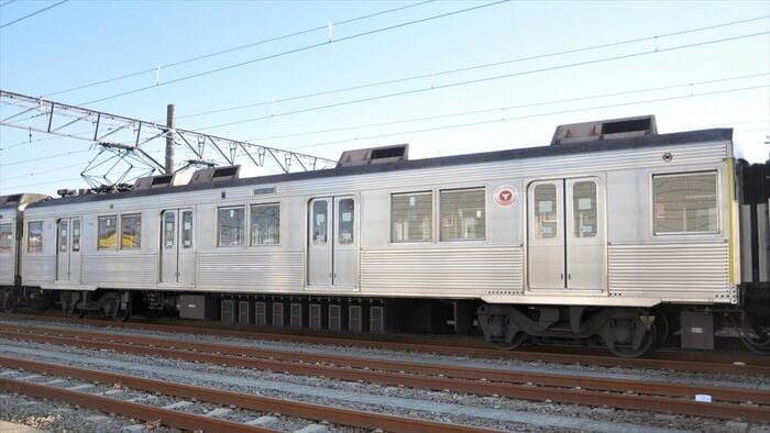 7号車0709。10両のうちで一番新しい1987年製