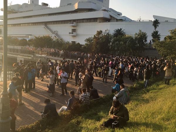 ラプラスのために100人以上のプレイヤーが集まった