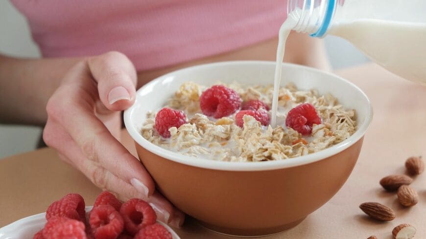 オートミールが売れている（写真：no_sick／PIXTA）
