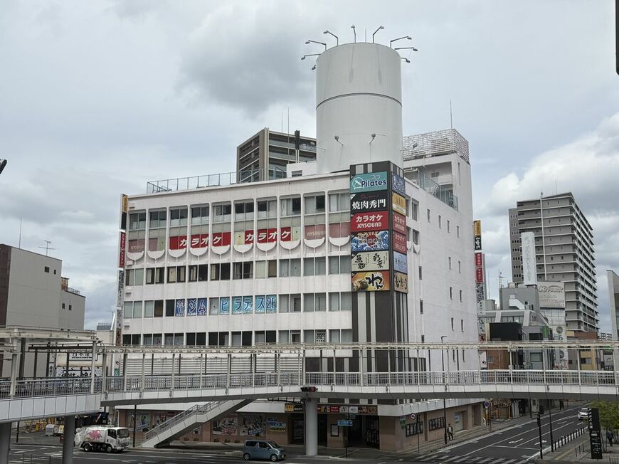 丸井跡地はカラオケや居酒屋などが入居している（写真：筆者撮影）