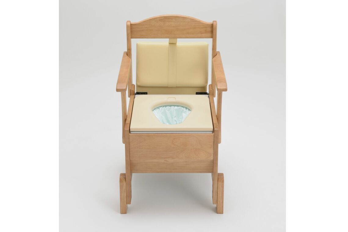 排泄物を自動密封処理する機能がついた介護向けポータブルトイレ「ラップポンブ・リオS」（画像：日本セイフティー提供）