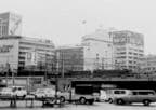 1975年の新宿駅大ガード。旧型電気機関車の牽く