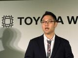 プレゼンテーションをする、ウーブン・バイ・トヨタのシニアバイズプレジデント、豊田大輔氏（写真：桃田健史）