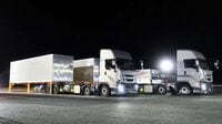 深夜の浜松SAで見た｢トラックリレー｣の実態 1泊2日の長距離運行を日帰りに変えられる