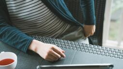 12時間で認知症のリスクが63%UP　健康寿命を縮める｢座りっぱなしの害｣を帳消しにする習慣〈最新データを紹介〉