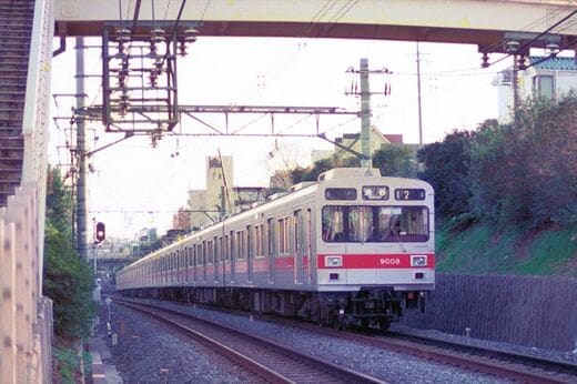東急線､懐かしい｢ギラギラのステンレス車｣時代 緑の旧型車が活躍､非