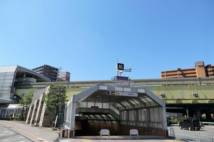モノレールとメトロの大日駅