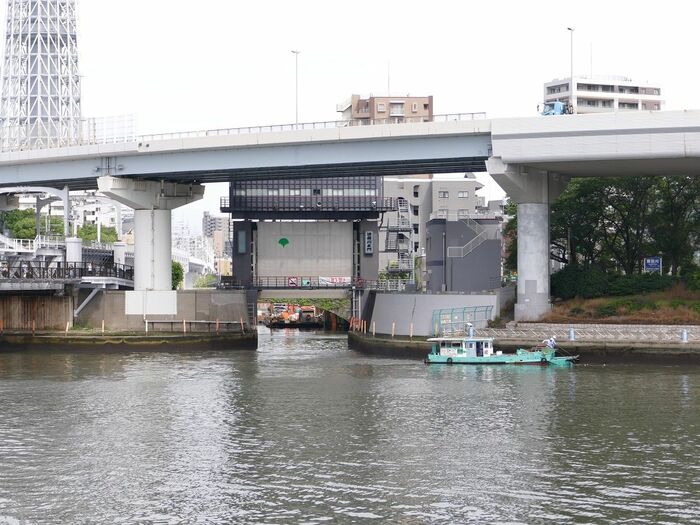 北十間川の水門