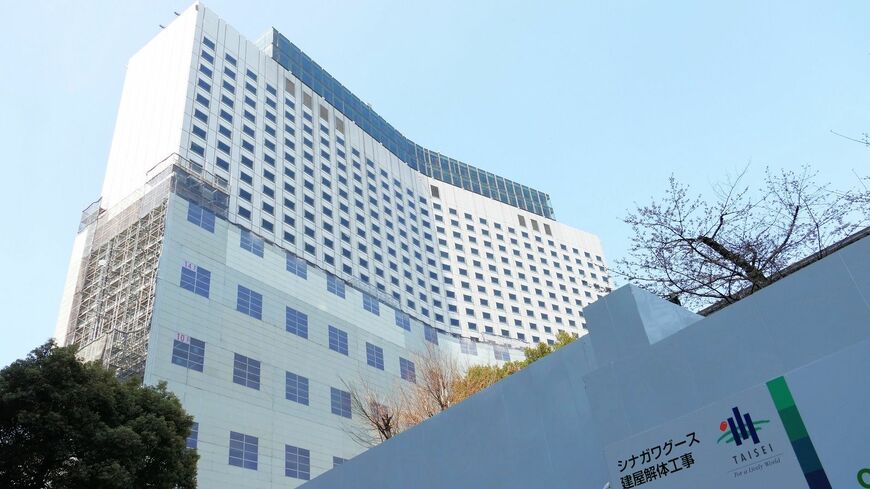 品川駅西口のシナガワグース（旧ホテルパシフィック東京）は解体工事が進行中（記者撮影）