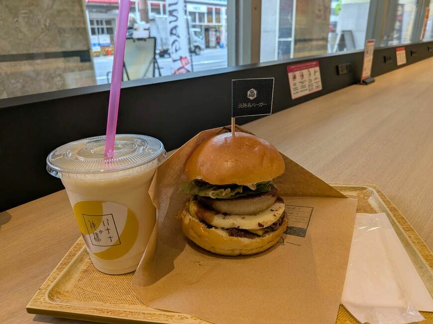 ダブルチーズバーガーを選んでみる（写真：筆者撮影）