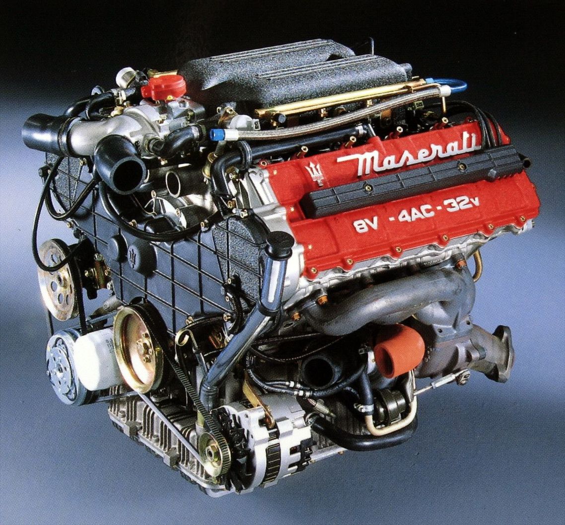 ビトゥルボエンジンの進化形であるV型8気筒3.2リッター