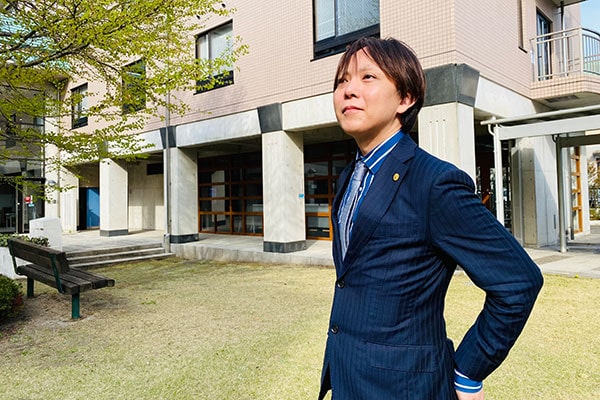 髙見啓一（たかみ・けいいち）高崎商科大学 商学部経営学科 准教授関西大学大学院商学研究科修了。地方公務員や経営コンサルタントなどを務めた後、複数の大学の教員を歴任し現職に。税理士、中小企業診断士、日商簿記1級など、公的資格を多数保有。中小企業基盤整備機構起業家教育アドバイザー。日本商工会議所検定普及委員。これまで10年以上にわたって商業科と関わり、研究を続けている。著書に『戦う商業高校生 リテールマーケティング戦隊』（栄光ブックス）などがある（写真：髙見氏提供）