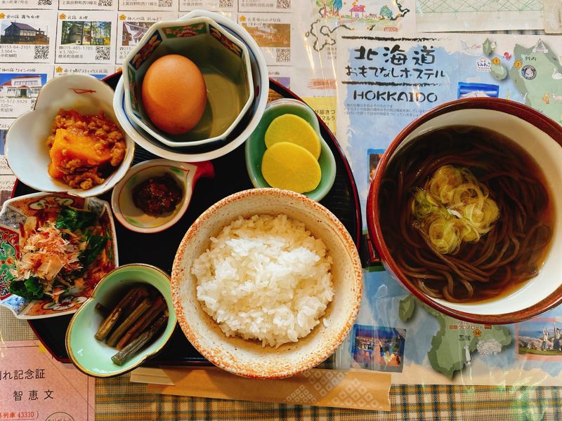 朝食には音威子府そばが付く（筆者撮影）