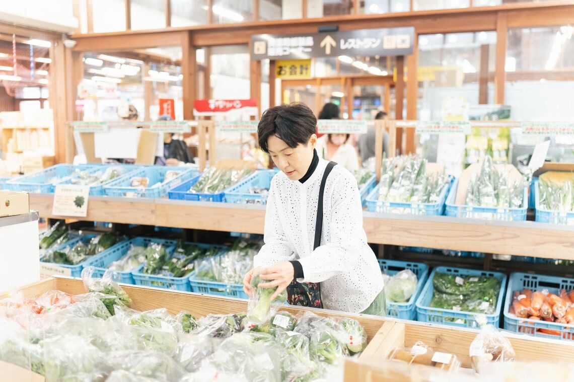 野菜直売書を訪問する様子