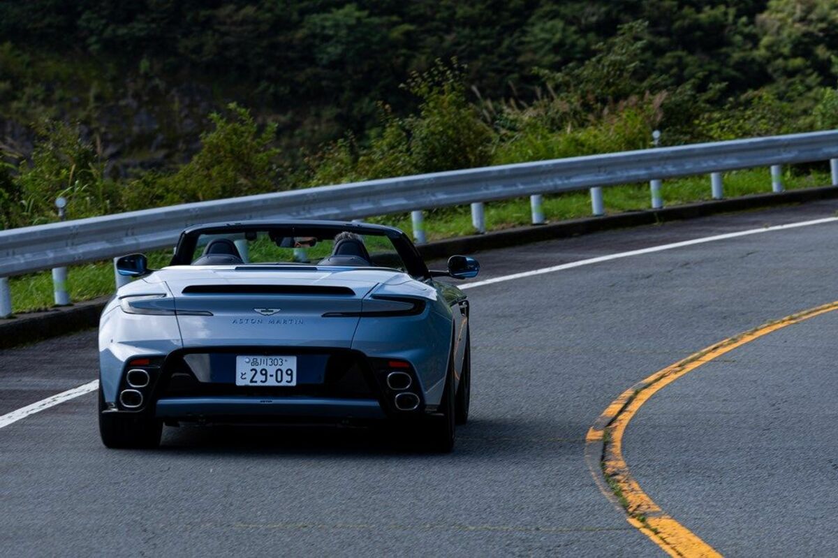 四隅まで手が届く感覚､驚きの取りまわし…世界限定75台､アストンマーティン｢DB12 S Volante｣の数値に現れない魅力 | ライフ | 東洋経済オンライン
