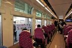 途中、駅員の見送りも