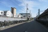 大阪でよく見かける「モータープール」の看板（記者撮影）