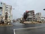 東口の駅前。西口よりも落ち着いている（写真：筆者撮影）
