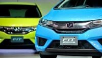 新型「フィット」vs.「アクア」を徹底比較 ホンダがHVシステム刷新で、燃費“世界一”を奪取