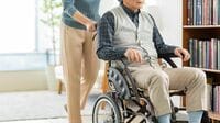 最多は55～59歳､年9.9万人離職する介護の実態 ｢介護と仕事｣の両立なんとも厳しい現実