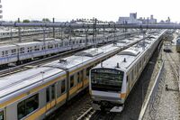 JR中央線､｢グリーン車｣連結に向けた現在の変化 23年度末登場､各駅でホームの延伸工事進む