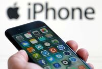 iPhoneが世界トップの座に返り咲いた理由 カギ握る新機種には有機ELを採用か
