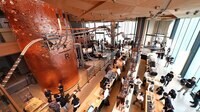 中目黒に現れた｢高級スタバ｣の驚くべき全貌 店内には巨大な焙煎機､アルコールの提供も