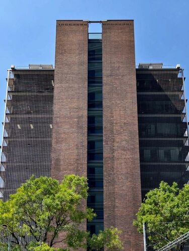 皇居をのぞき込む｢竹橋の円筒連結ビル｣の実態 モダン・オフィス建築の