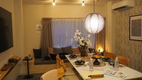 民宿施設内のリビングスペース