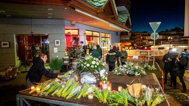 スイスのスキーリゾートで火災発生､約40人死亡