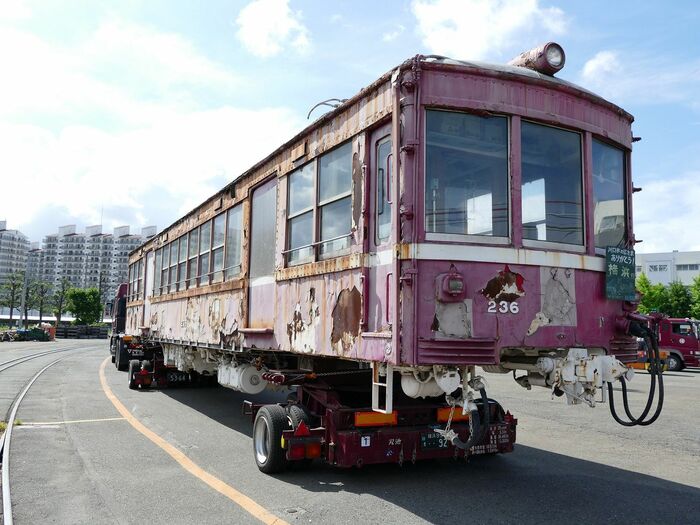 横浜に到着したデハ230形