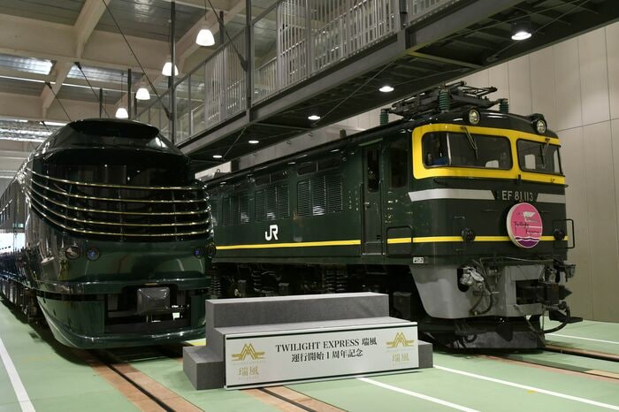 「トワイライトエクスプレス」と並べられた「瑞風」