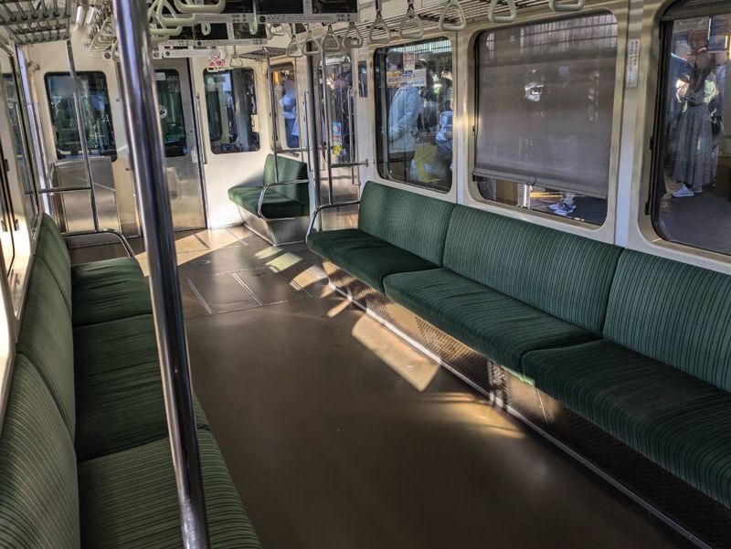 江ノ電1000形　車内（筆者撮影）