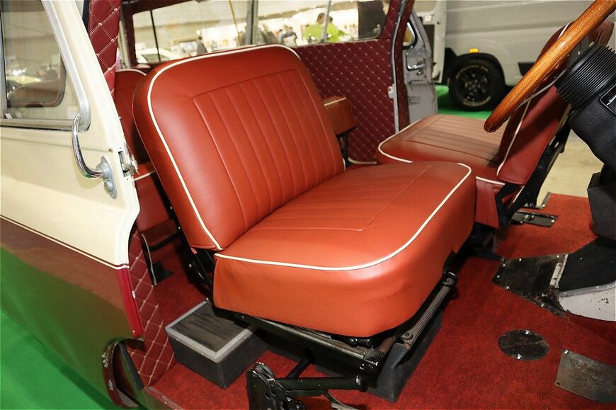 1961年式のキャンピングカー「ベッドフォード・CA ドーモビル」（筆者撮影）