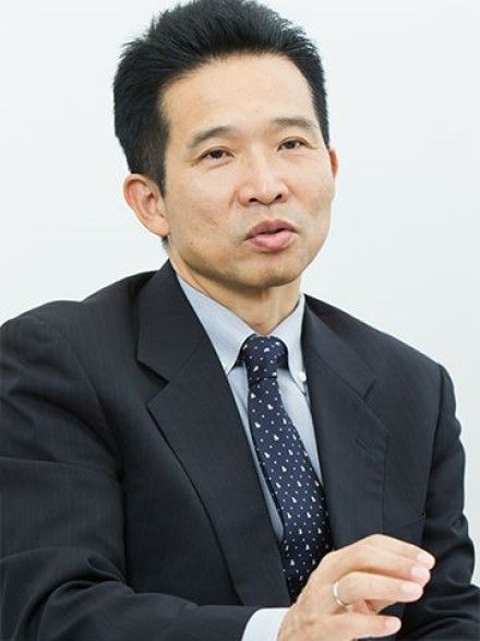 落合直之（おちあい なおゆき）／バンサモロ暫定自治政府首相アドバイザー（JICA専門家）。1963年横浜市生まれ、明治大学政治経済学部政治学科卒業、法政大学大学院政治学研究科政治学修了。1991年国際協力事業団（JICA：現、国際協力機構）入団。東南アジア地域、平和構築、ジェンダー、鉱工業、企画、調達、安全管理を担当する本部部署や海外事務所（フィリピン、ヨルダン）に勤務。在フィリピン日本大使館一等書記官、ミンダナオ国際監視団（IMT）シニア・アドバイザー、JICAバンサモロ包括的能力向上プロジェクト総括を歴任。2016年中曽根康弘賞受賞。著書に『フィリピン・ミンダナオ平和と開発―信頼がつなぐ和平の道程』（佐伯印刷出版事業部）などがある（写真提供：国際協力機構（JICA））