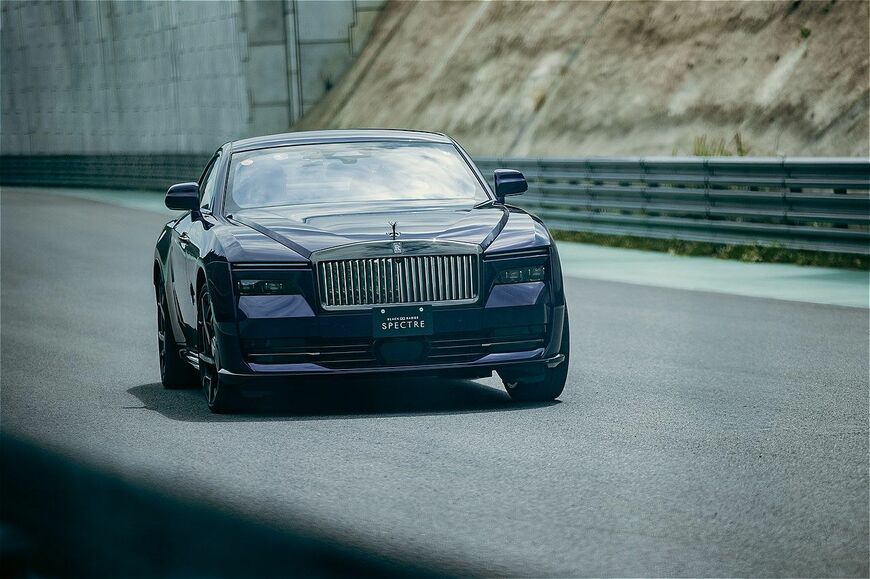 ロールス・ロイス「ブラック・バッジ・スペクター」（写真：ロールス・ロイス・モーター・カーズ）