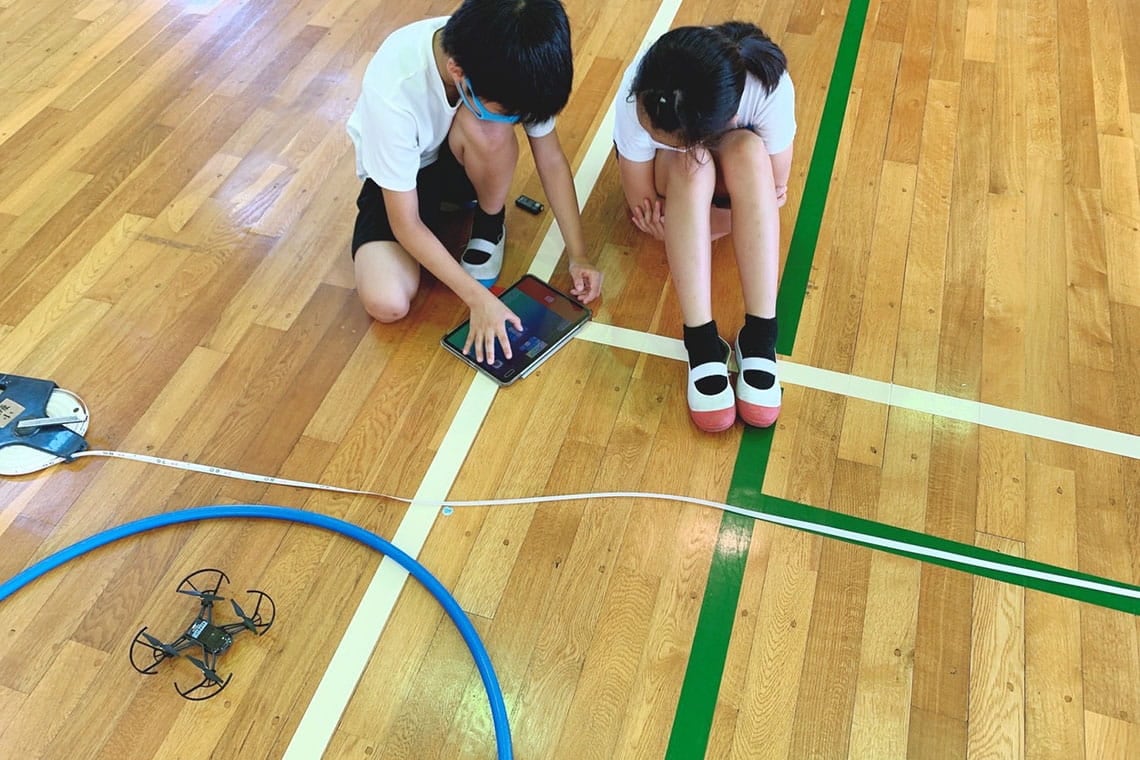 長原小学校では、「防災教育×ドローン」を軸にSTEAM教育を展開