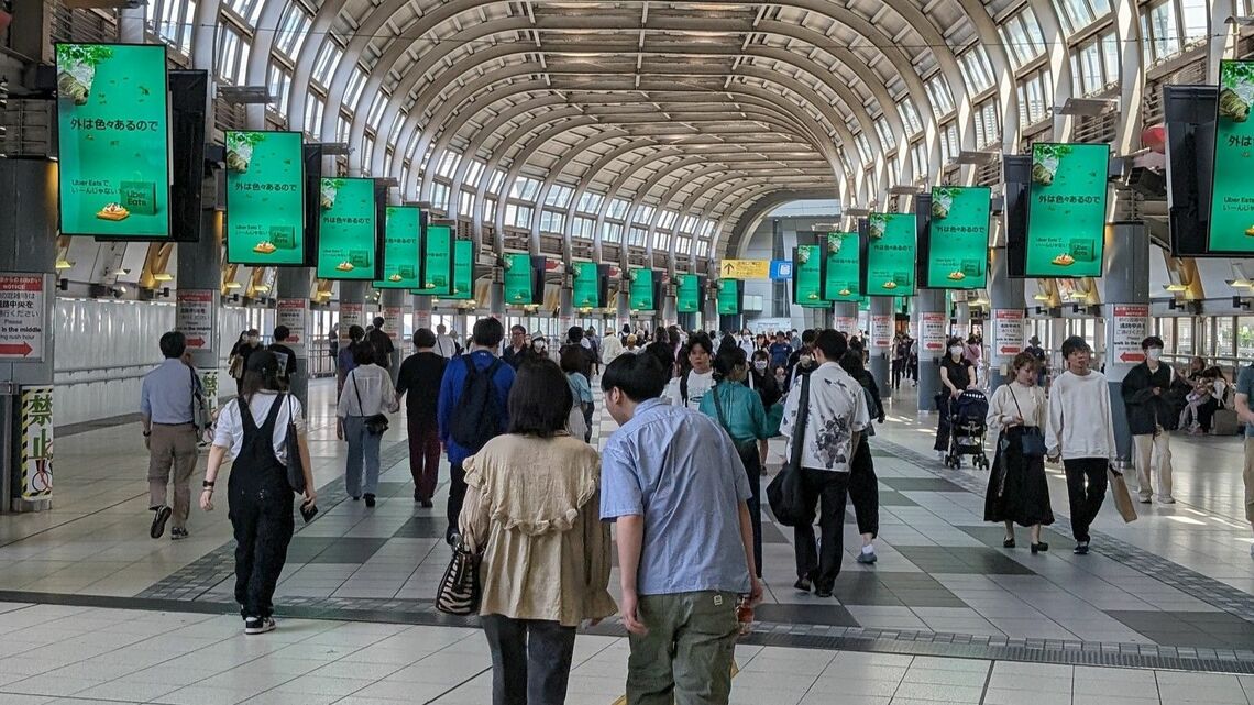 品川駅のコンコースの写真