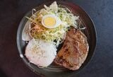牛肉も塩胡椒だけのシンプルなものがチリスタイル（筆者撮影）