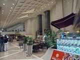 ホテルの中央ロビー