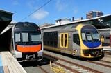 インターシティも2階建て電車、右が主力車両、左は韓国製新型車両（筆者撮影）