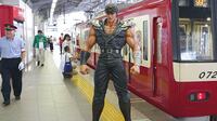 京急が｢北斗の拳｣コラボで突くファンの秘孔 ｢ザコ｣列車や｢かぁまたたたたーっ｣で新伝説